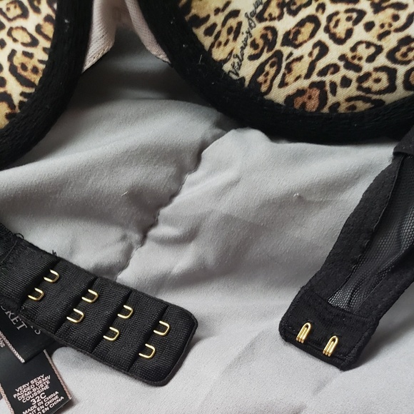 Victoria's Secret Bra - Picture 6 of 8